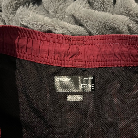 Oakley Red Mens Standard All Day Beach Shorts Size XL - Picture 9 of 13